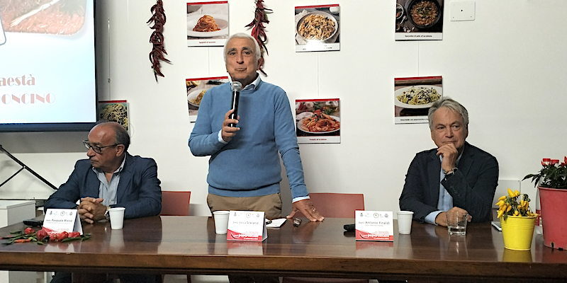 A Lucera una serata piccante: successo per la conferenza “…a tavola con il&nbsp;peperoncino”